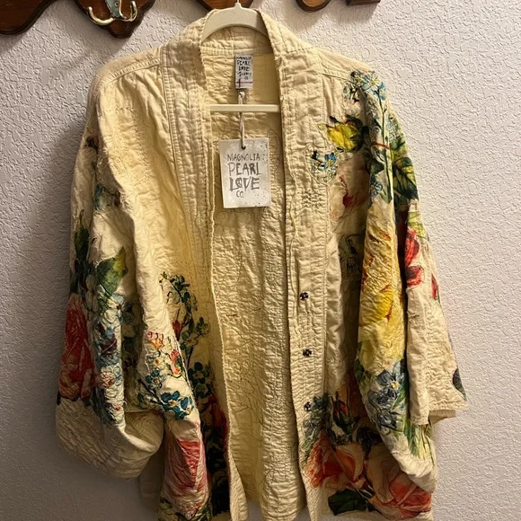 Magnolia Pearl Cream Floral Kimono - Picture 1 of 15